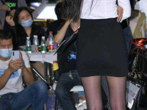 女性下面又黑又厚毛多的视频：探索自然之美